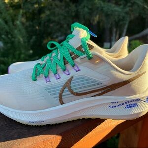Nike Women's Cream and Green Athletic Shoes
